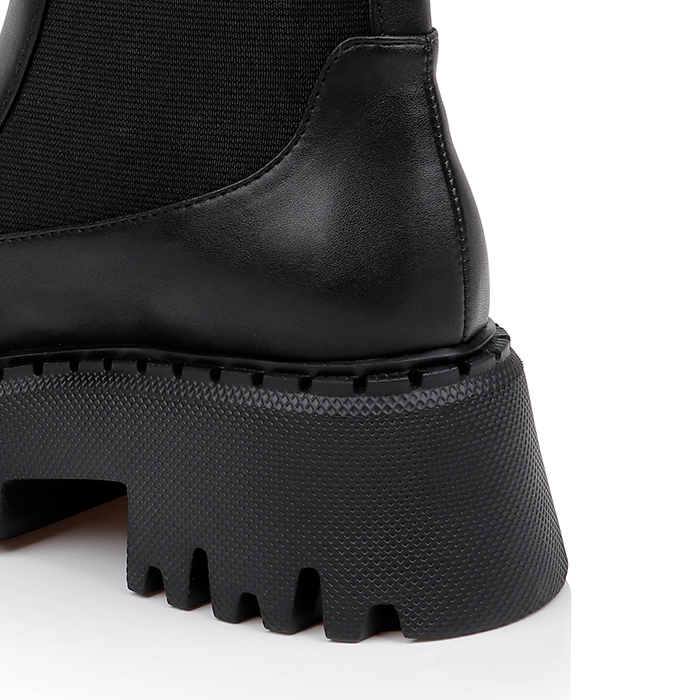 Black Chelsea ankle boot with chunky outsole - Detail View