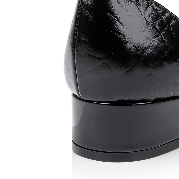 Black Hollow Pump - Detail View