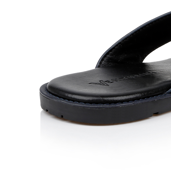 Julian - Detail View