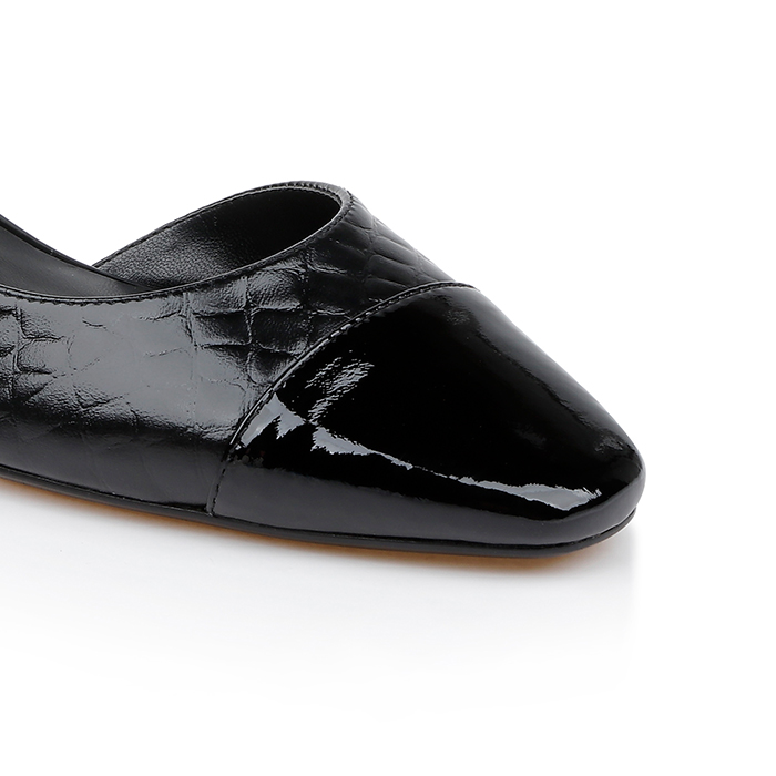 Black Hollow Pump - Close-up View