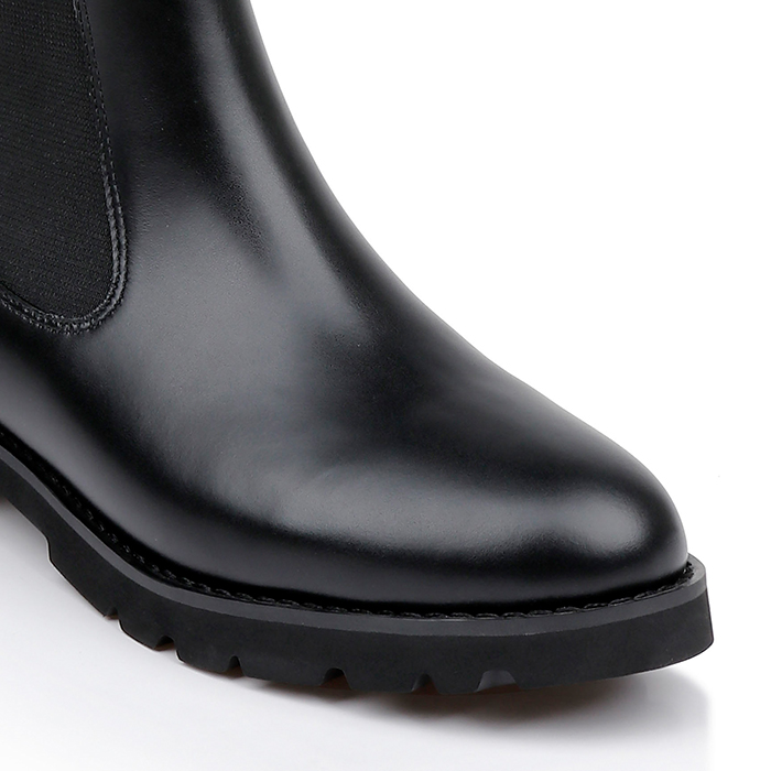 Black high shine cow leather knee boot - Close-up View