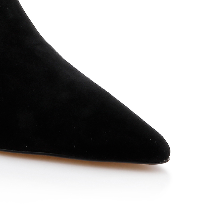 Black leather black ankle boot - Close-up View