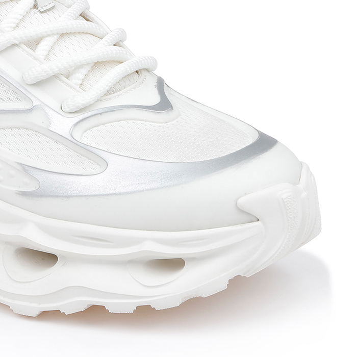 Simon - Close-up View